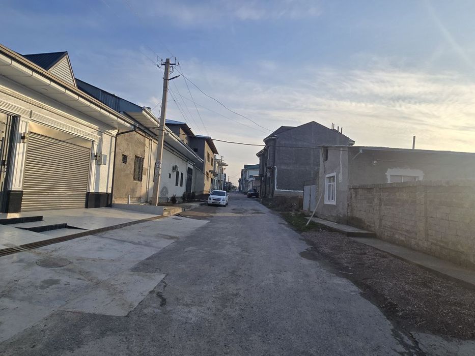 Toshkent Shaxar Sabzavot arkadan 1km kirganda 3.5 sotu  yer sotiladi