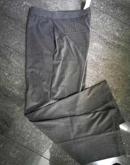 Елегантен нов дамски панталон в сиво с райе