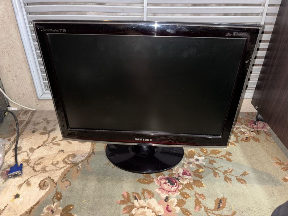 Монитор Samsung в хорошем состоянии