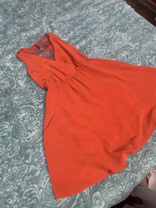 лятна рокля stradivarius S и дълга рокля Mango S