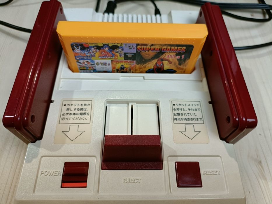 Consolă modată Nintendo Famicom originală