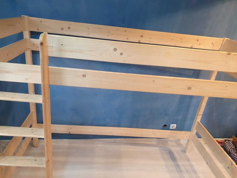 Pat supraetajat, stare aproape impecabila.