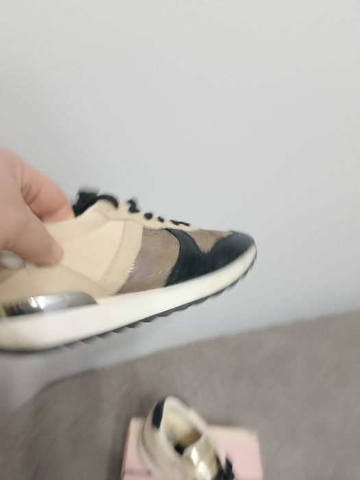 Кроссовки женские