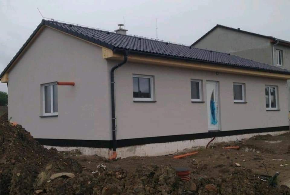 Vând case pe structura metalica garaje auto