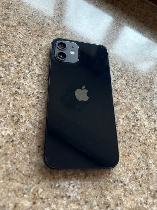 Iphone 12 в отличном состоянии,все работает