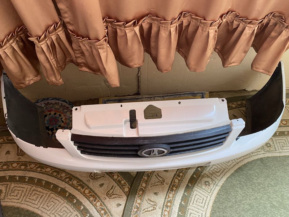 Продам бампер приора 1