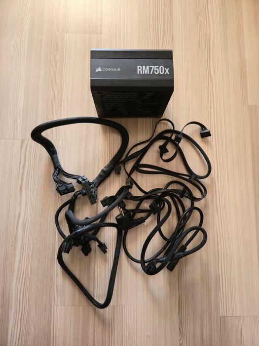 Захранващ блок Corsair RM750X