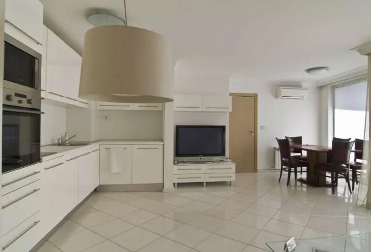 Дава се под наем Двустаен апартамент в София, Иван Вазов - 70 кв.м за 790 € - Снимка #1