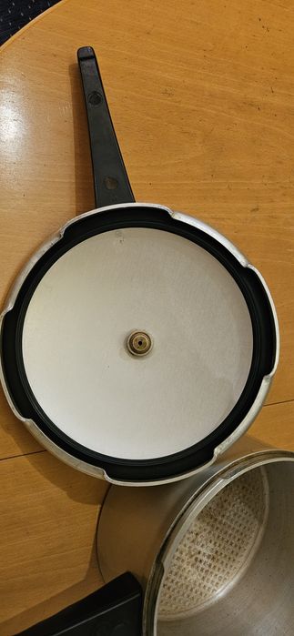 Тенджера под налягане