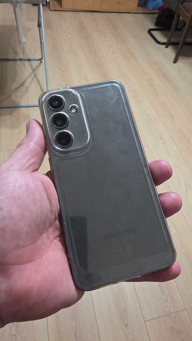 Продавам Samsung Galaxy S24 FE