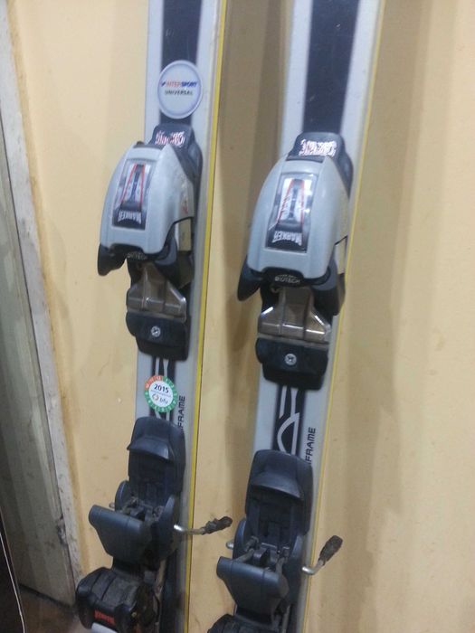 Ски  комплект със автоматите .