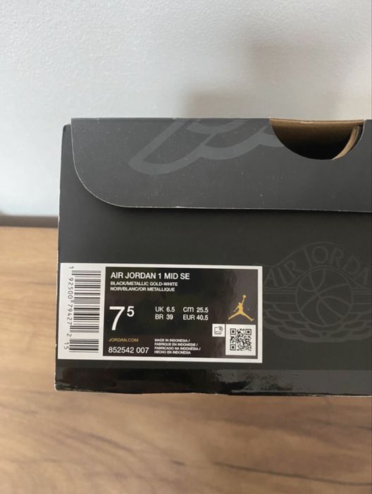 Air Jordan 1 Mid Patent Black Gold