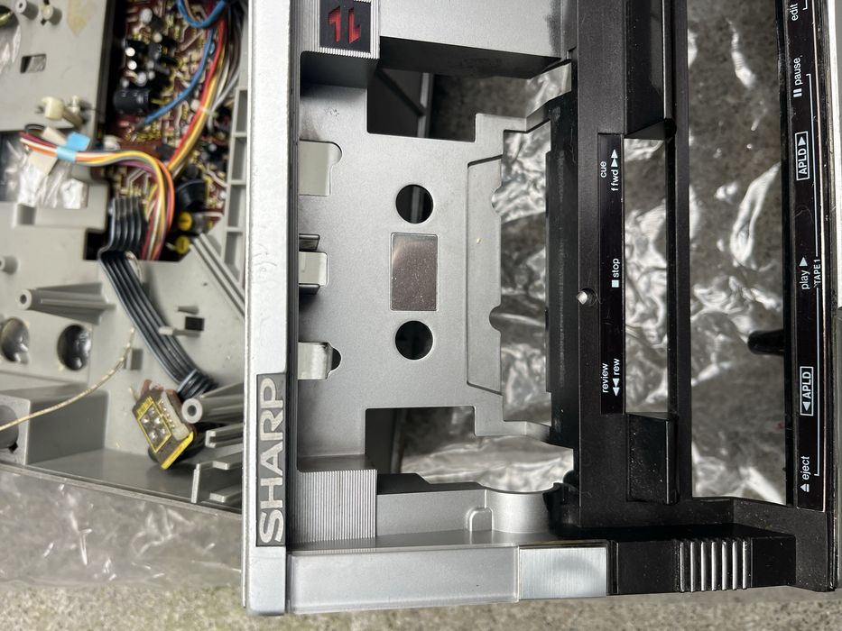 Vand Sharp GF 555 de piese complet