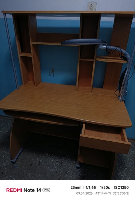 Компьютерный стол с офисным креслом