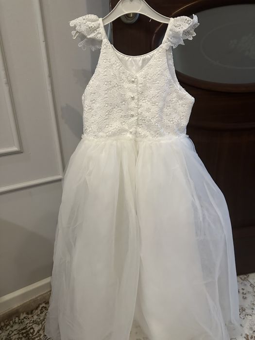 Продам наряды на девочку