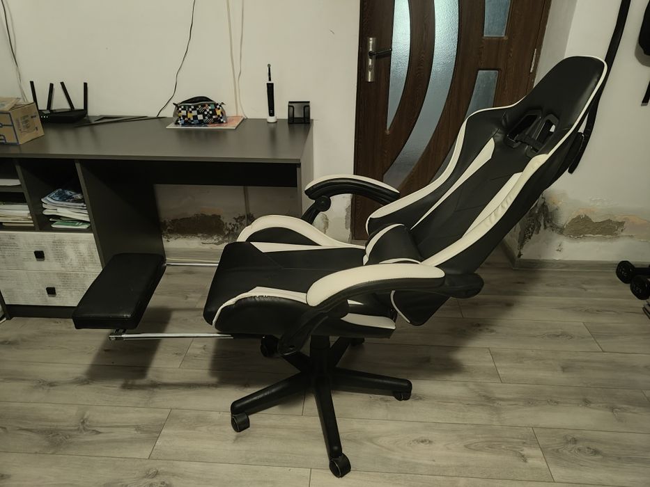 Scaun de gaming cu masaj