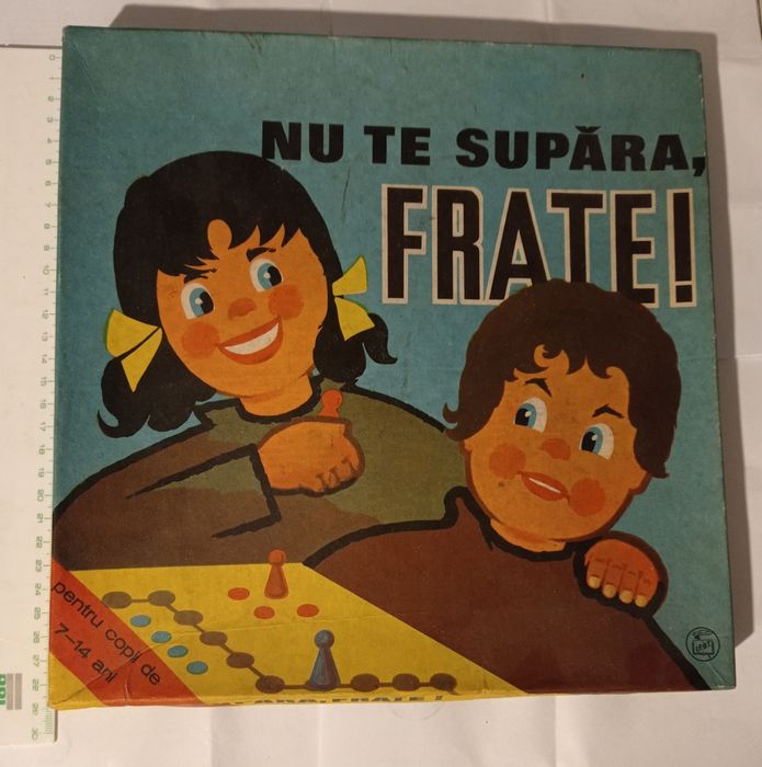 Vând sau schimb obiecte vechi.Preț în funcție de obiectul ales.