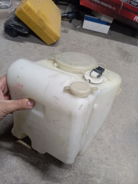 Бачок омывателя Mercedes W210