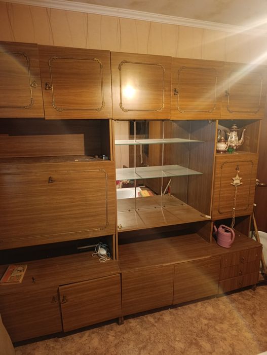 Продам шкаф  стенка 5000