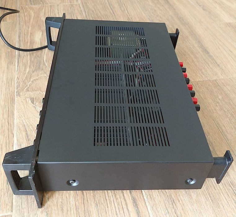 Yamaha P2040 power amplificator studio pentru monitoarele Yamaha NS-10m