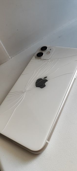iPhone 11 новый.