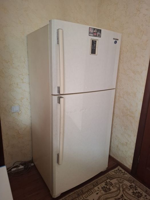 Холодильник Samsung Морозилник