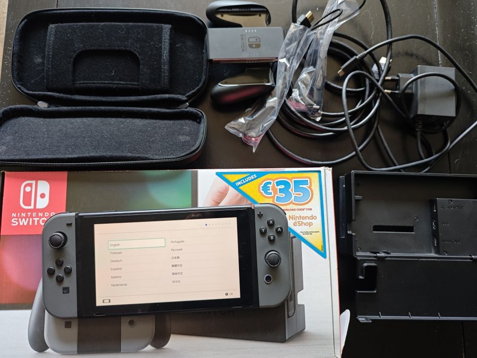 Nintendo Switch 1 комплект + калъф + СД карта