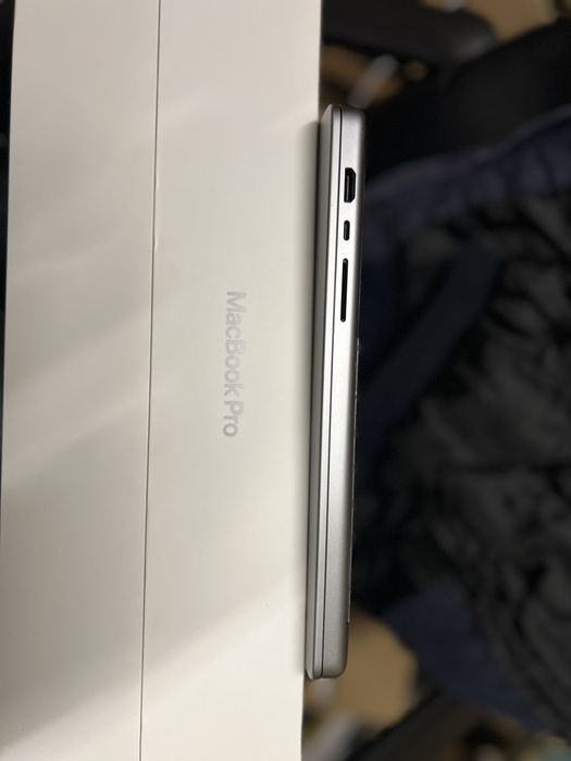 MacBook Pro 16  / A2485 /  2021