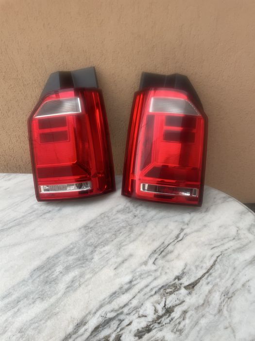 Lampa Tripla stop spate Stinga Dreapta VW Transporter T6 Hella 400 lei
