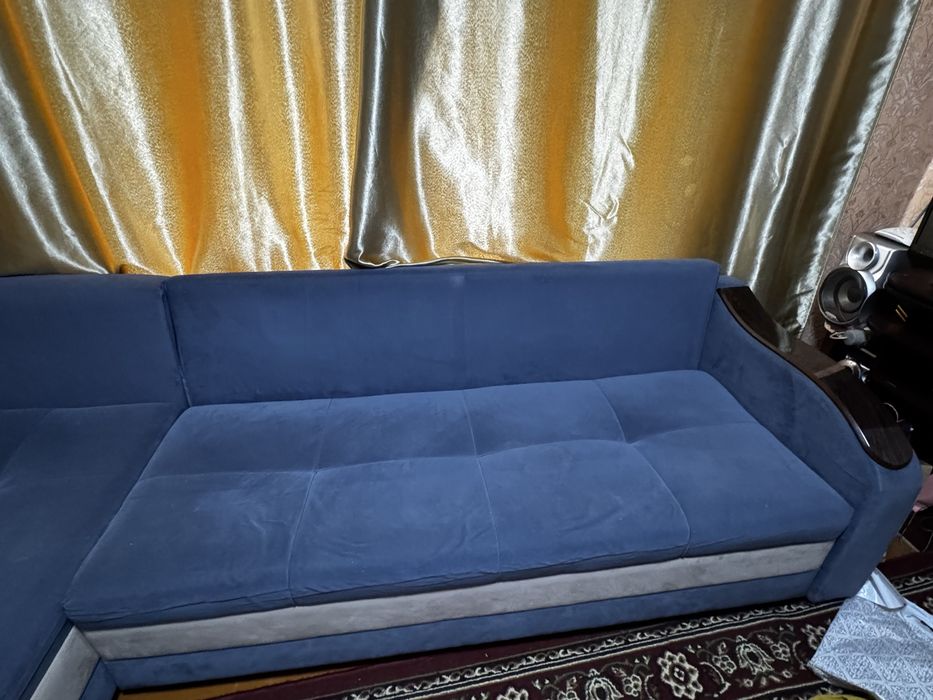 Диван угольный б/у