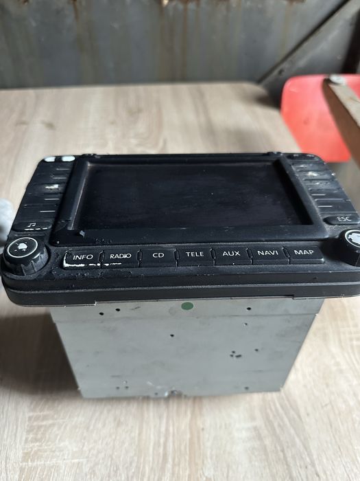 Продавам навигация за Голф 5