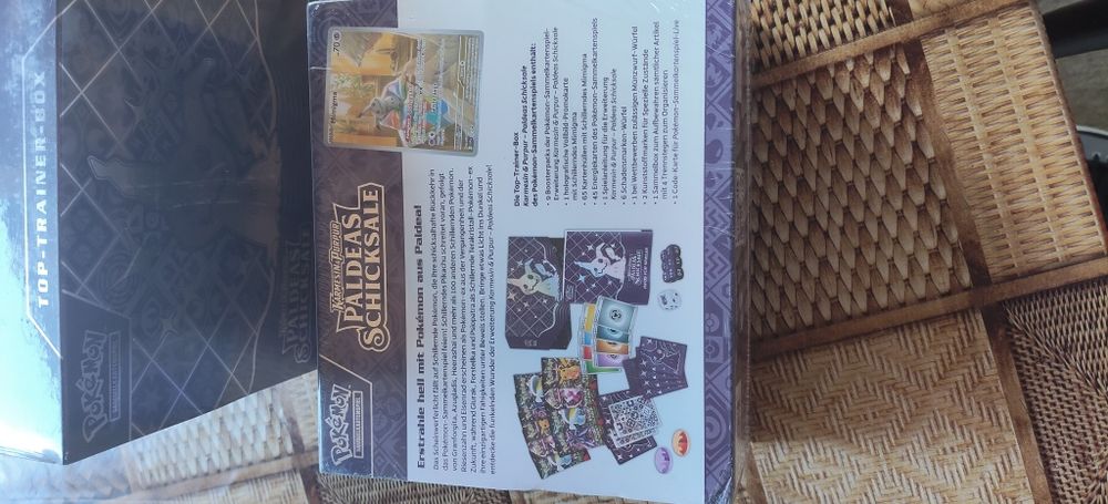Pokémon Karmesin & Purpur Paldeas Schicksale Top-Trainer-Box (DE)
