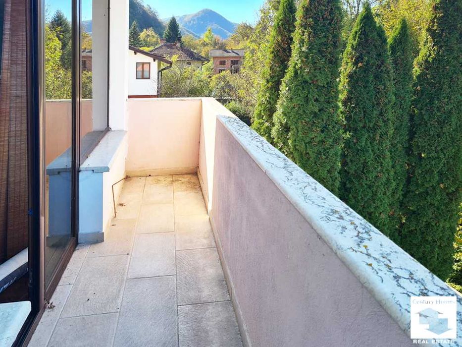 185036 Масивна къща, с двоен гараж и басейн, в Тетевенски Балкан