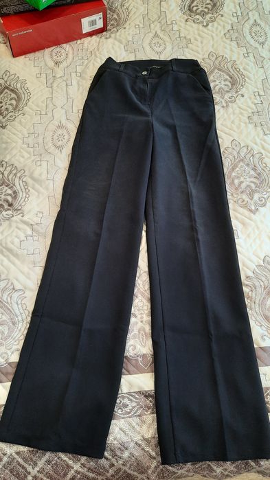 Продам школьные брюки на девочку