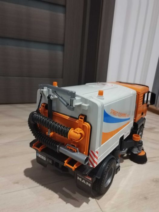 Bruder masina de spalat strada
