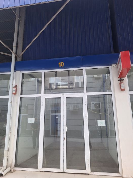 magazin sotiladi. 25 ming $ magazin tepasida  konteyner bor