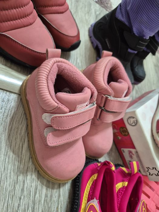 Обувки кецове боти ботуши сандали пантофи гумени ботуши за момиче