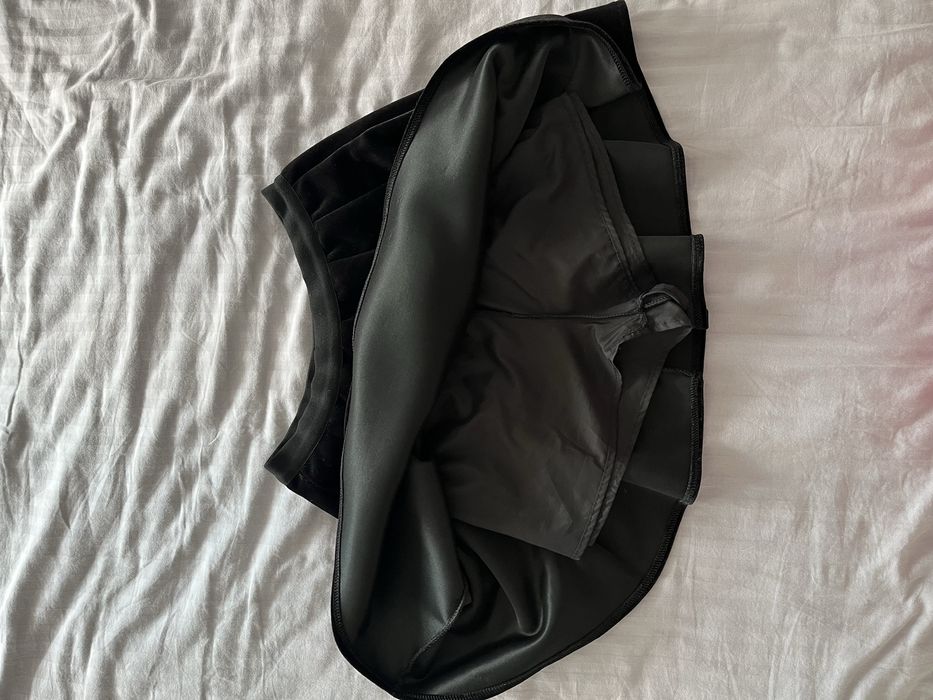 черная бархатная мини юбка