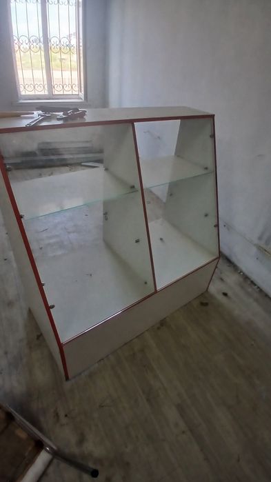 Витрины  магазиный все в идеальном бу