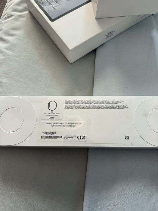 Airpods 4 , Apple watch Se