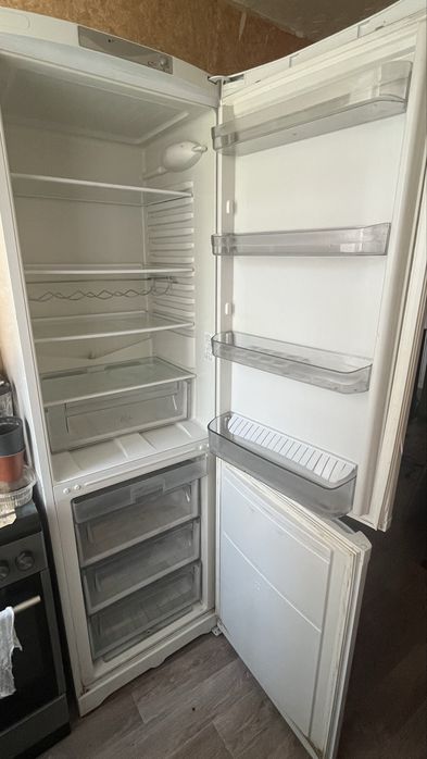 Продам холодильник