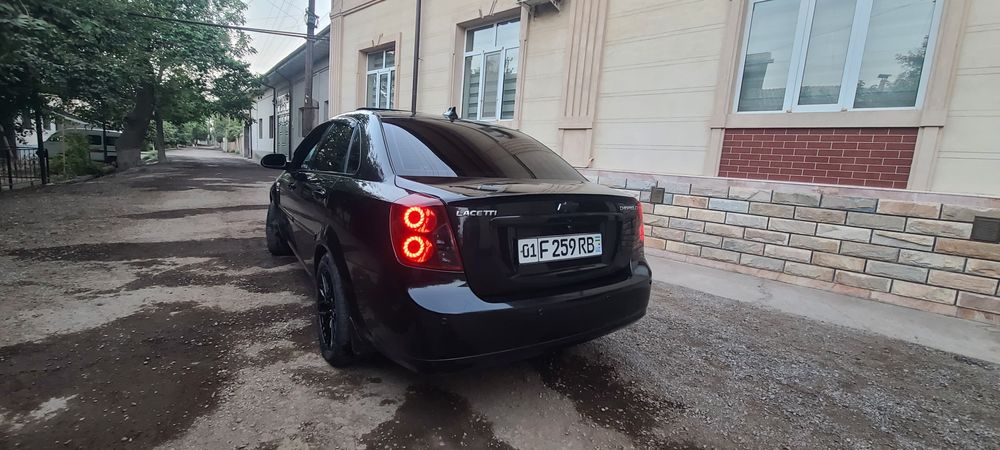 Lasetti aftamat 2010 qora