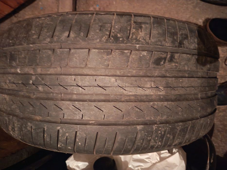 Гуми 275 40 18-цена 25 евро,1 брой