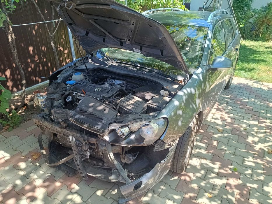 Mașină golf 6  break avariat