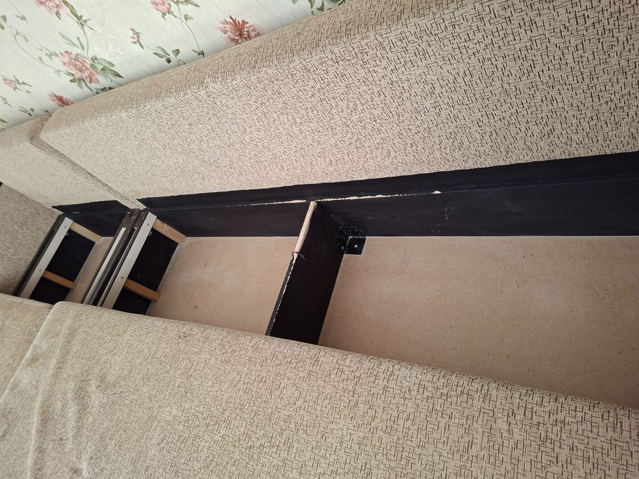 Диван угловой,длинной 3м.20