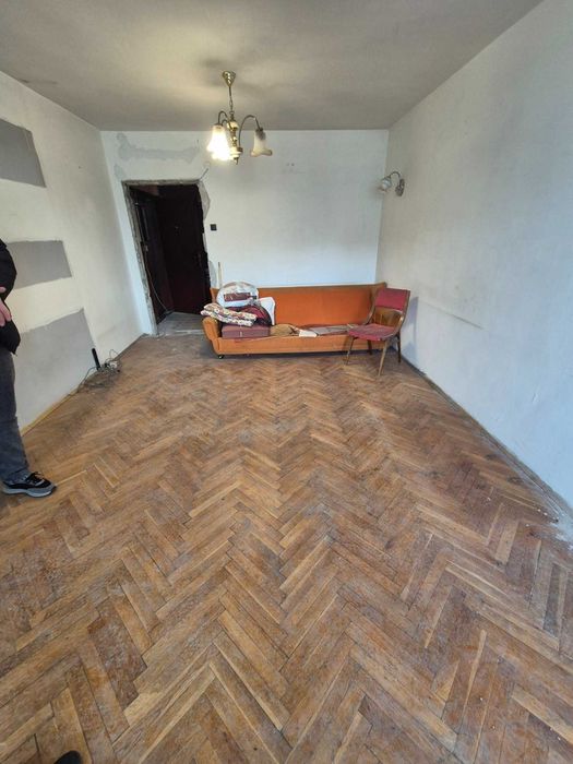 София , 30 кв,Естествен дъбов паркет – използван, в много добро състоя