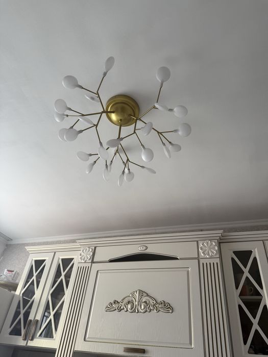 Продам красивую люстру