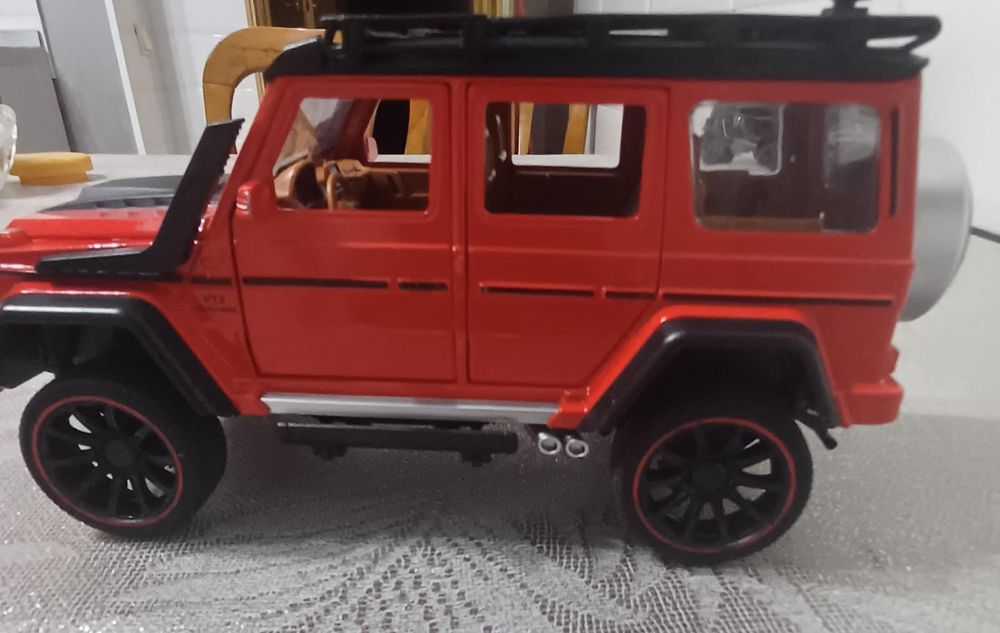 Продаю игрушечную машину