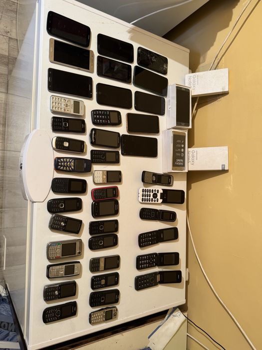 Lot telefoane vechi de colectie
