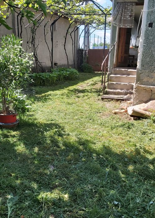 Casa bătrânească de vânzare